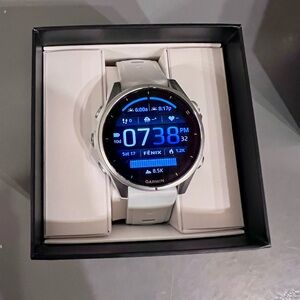 Garmin Fenix 8 AMOLED 43 mm GOS Watch